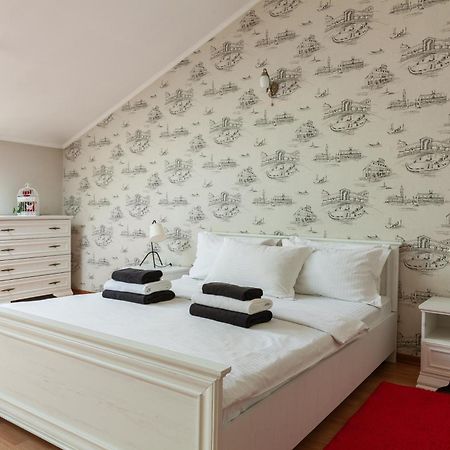 Alfa Apartments Ohiienka 17 2 Lviv Buitenkant foto