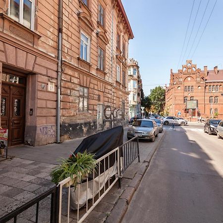 Alfa Apartments Ohiienka 17 2 Lviv Buitenkant foto